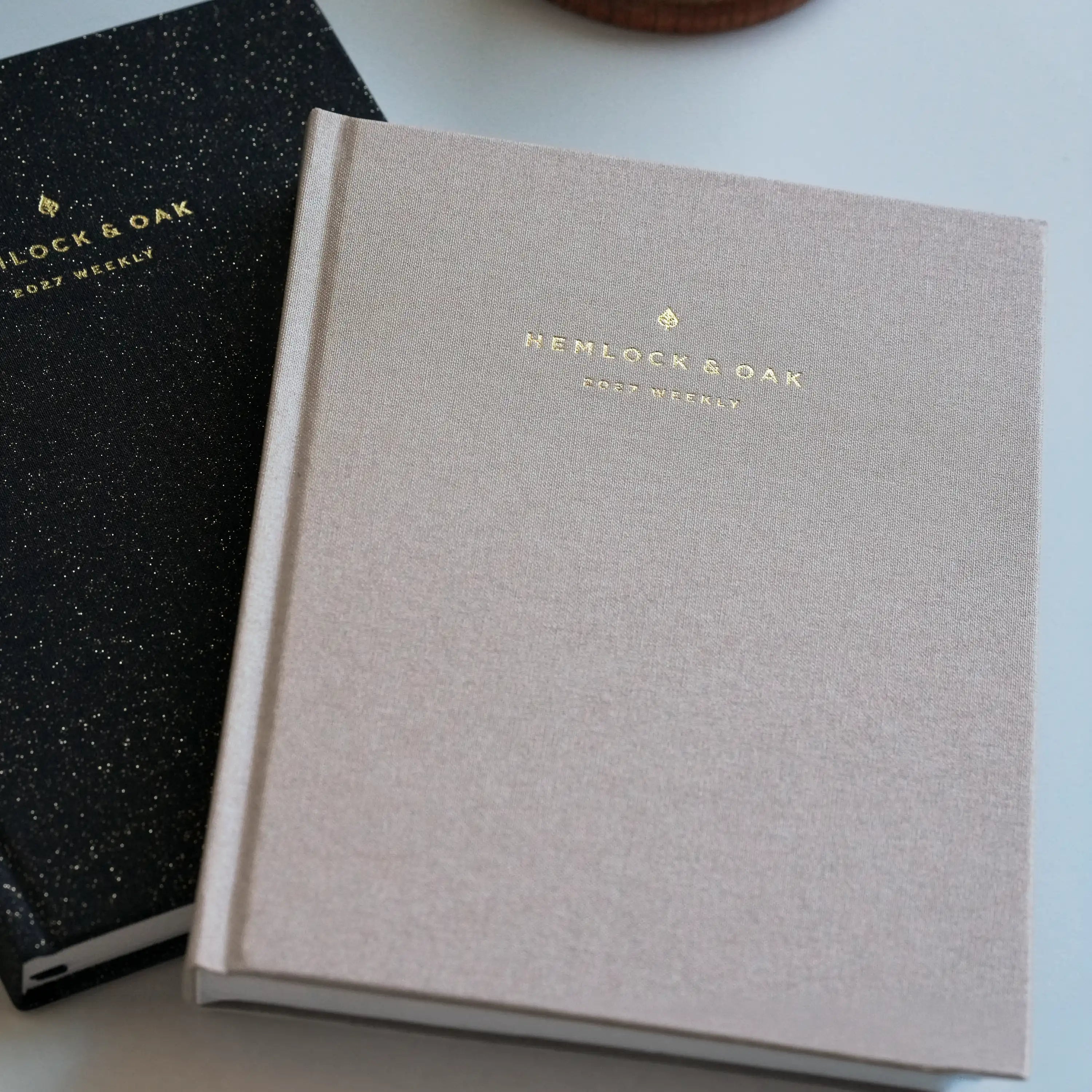 2027 Weekly Planner (Hardcover, Vertical, Heritage 120gsm) in Natural Pearl #color_natural pearl